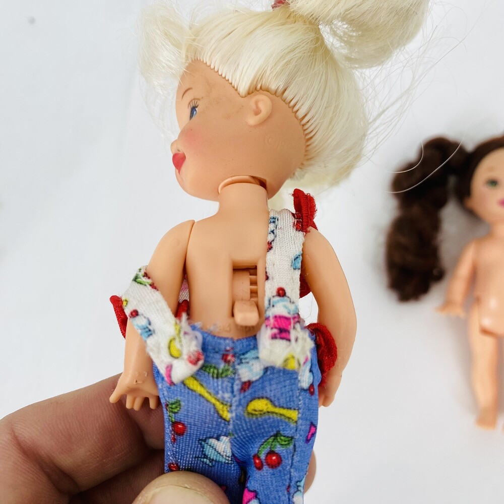 Lot of 2 Barbie Sisters- Vintage 1997 Barbie Kelly Doll Eating Fun & Chelsea - Picture 5 of 9